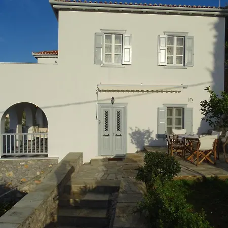 Ada Villa