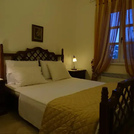 Ada Villa *