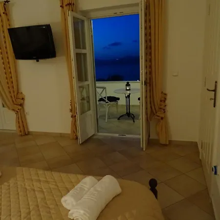 Ada Villa