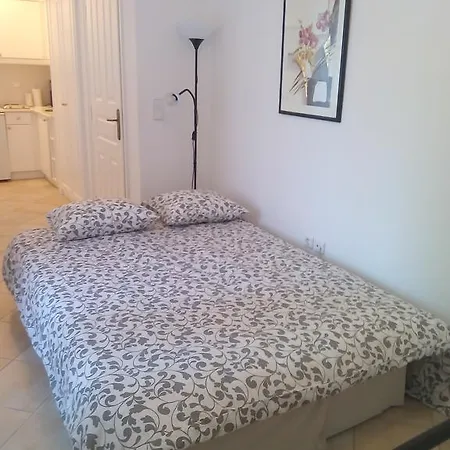 Ada Villa